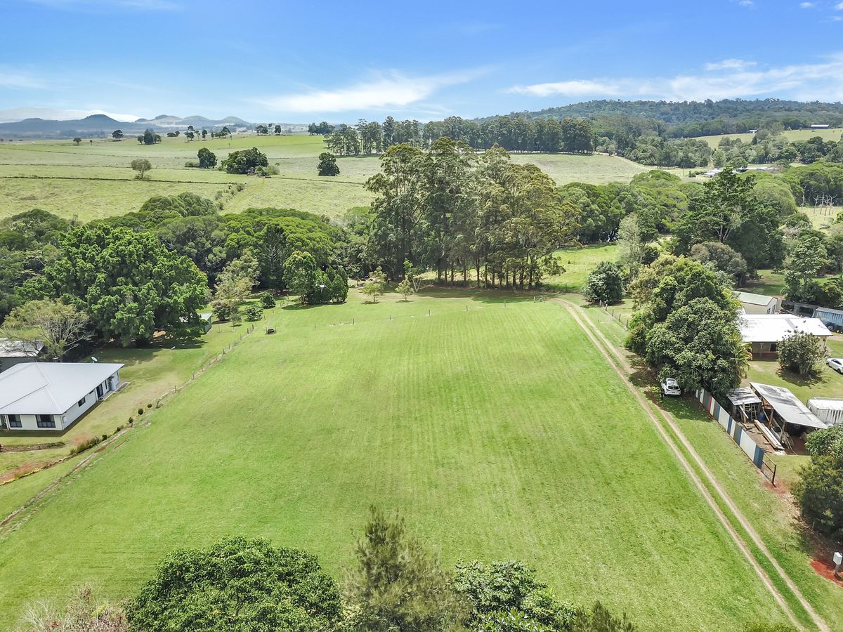 48 Russell Road West, Lake Eacham