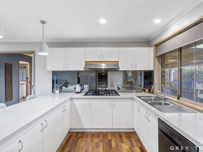 6 Helen Court, Melton West