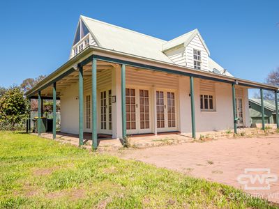 16 Cramsie Crescent, Glen Innes