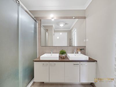 4 Uralla Street, Manor Lakes