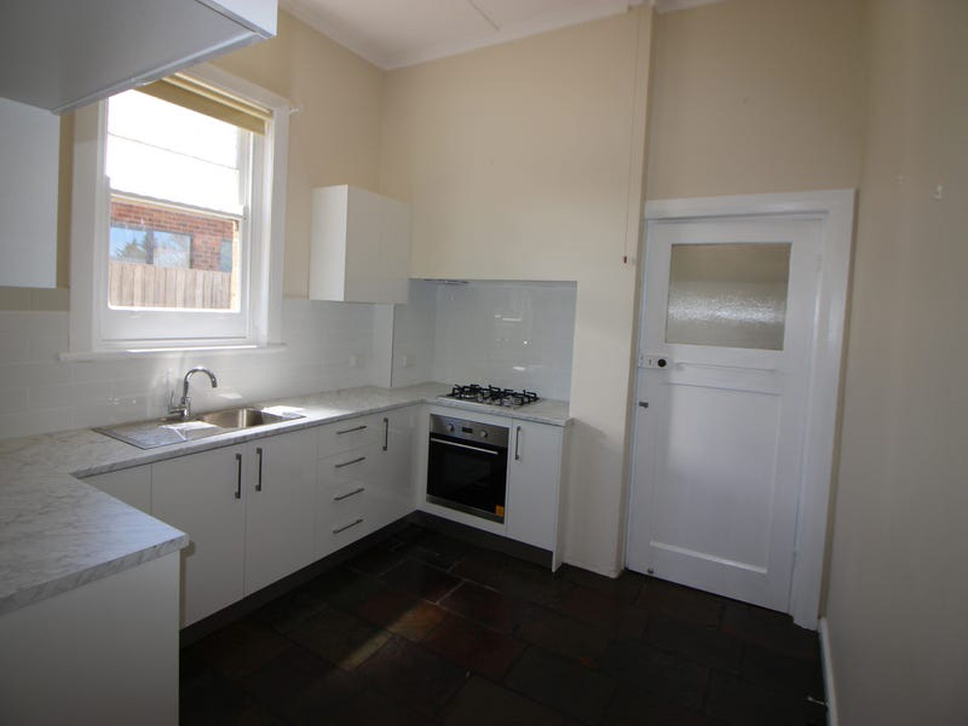 1 / 12 Thomas Street, Geelong West