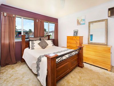 66 Deakin Street, Oak Flats