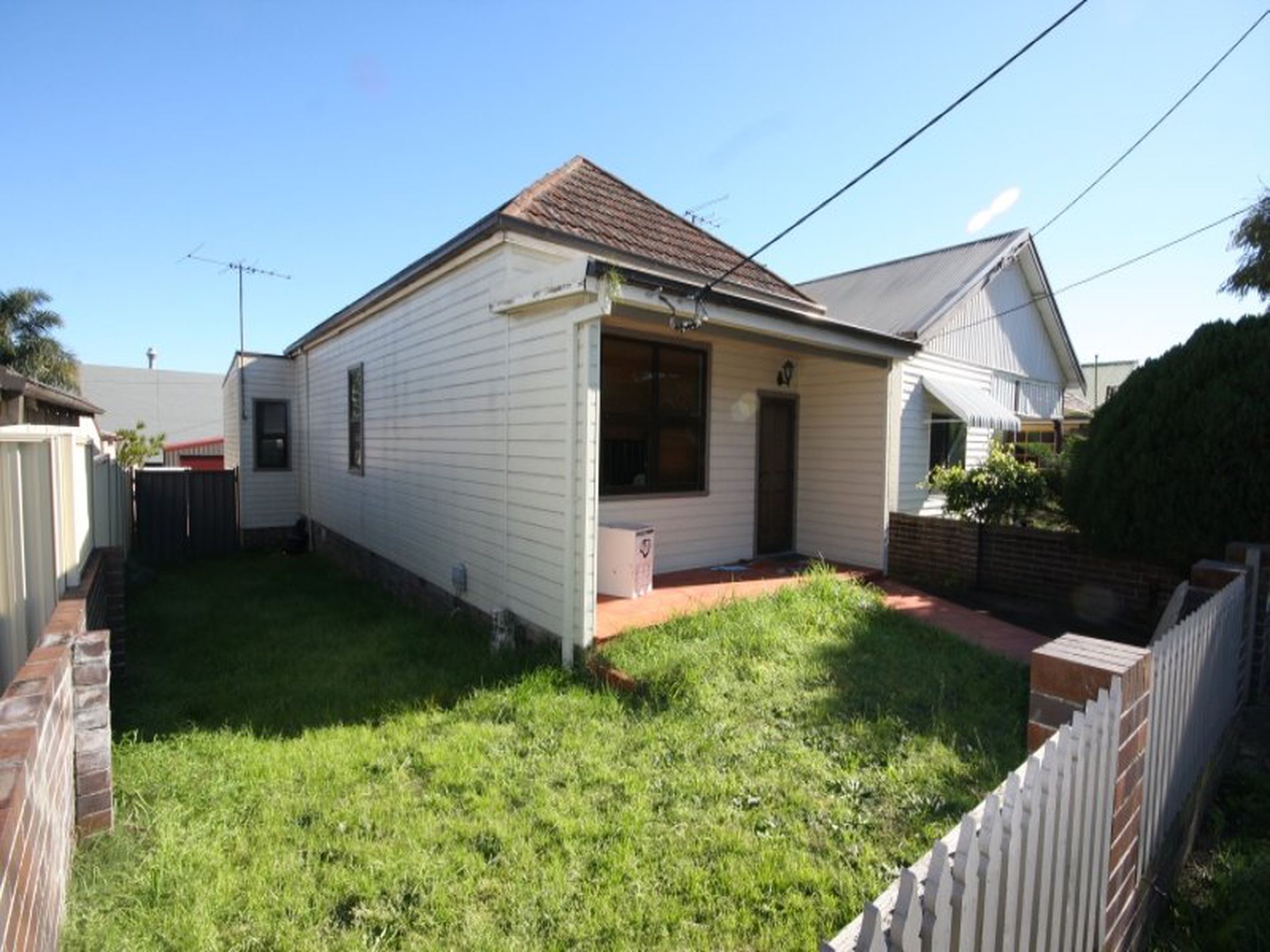 28 McBurney Avenue, Mascot