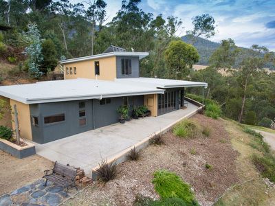 661 Mountain Creek Road , Tawonga