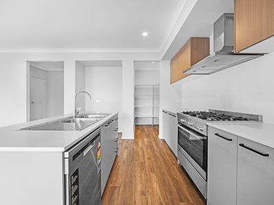 11 Winfred Drive, Mambourin