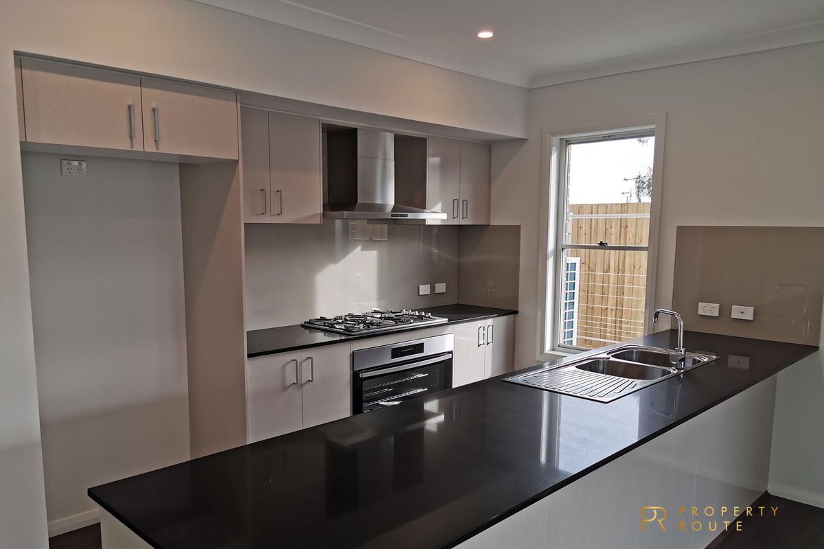 28 STONEMASON DRIVE, Norwest
