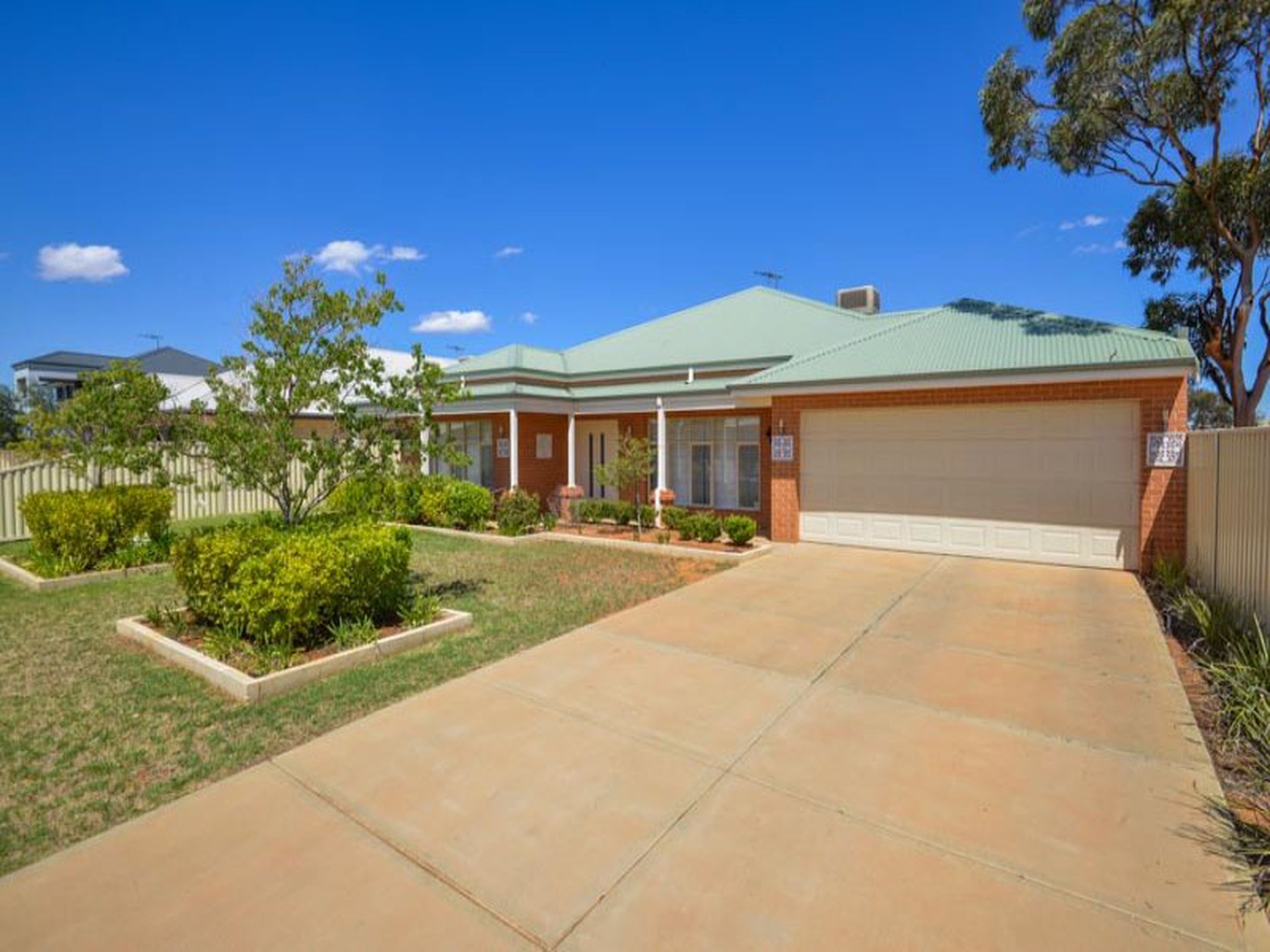 17 Riseberry Way, Somerville