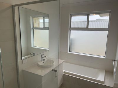 7 Roebuck Blvd, Eglinton