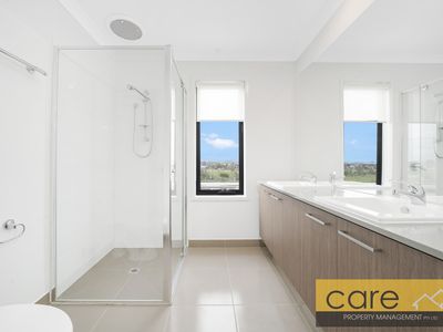 5 Vendeen Walk, Clyde North