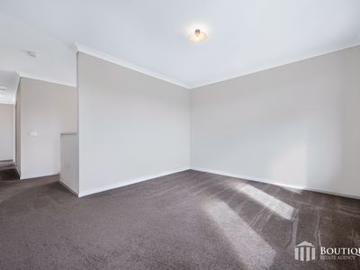 22 Rosina Drive, Officer