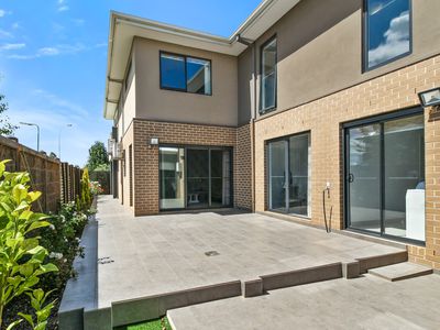 2 Quintino Walk, Clyde North
