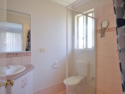 2B Fairlie Way, Broadwood