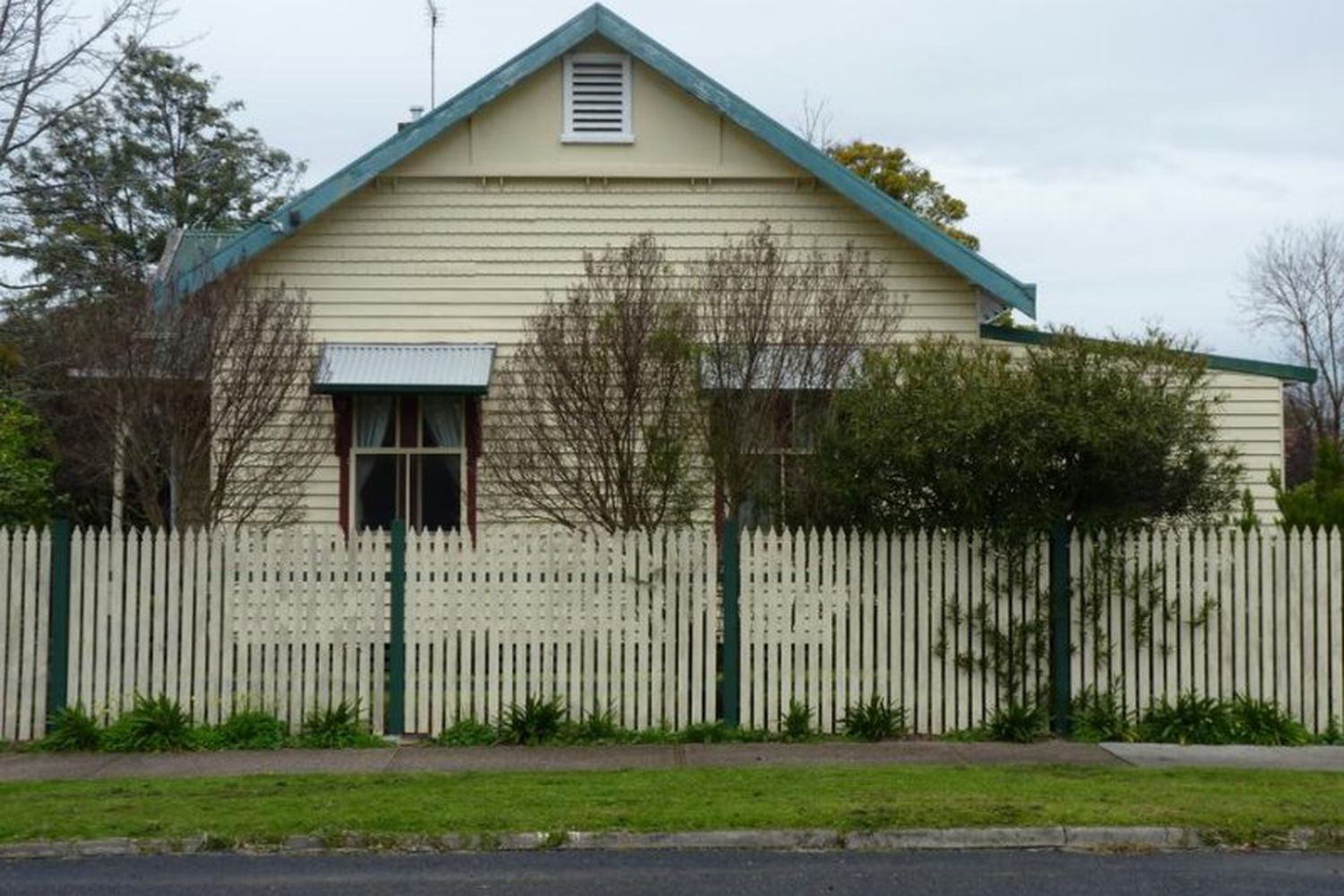 7 Bennett Rd, Horsham
