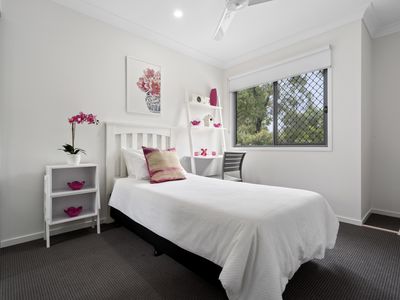 6 / 37 Witheren Circuit, Pacific Pines