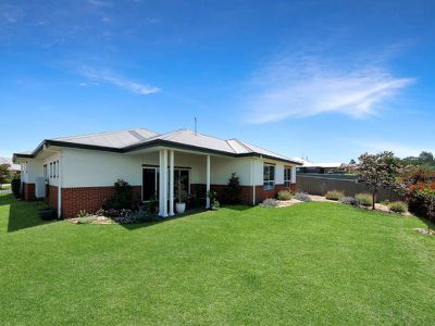 7 Sanctuary Place, Hillvue