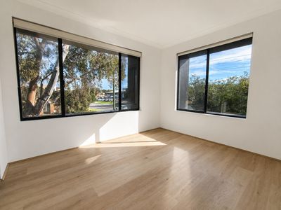 28 Venus Way, Hillarys
