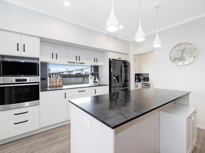 2 Barklya Street, Mount Low