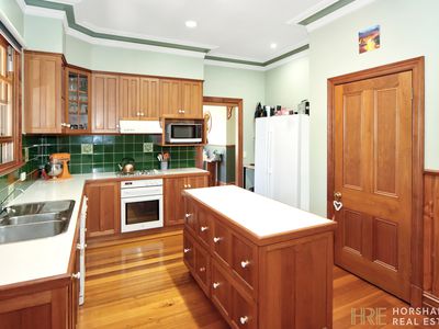 12 Farrar Avenue, Horsham