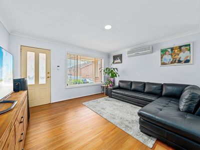 2 / 5 Corella Road, Green Valley