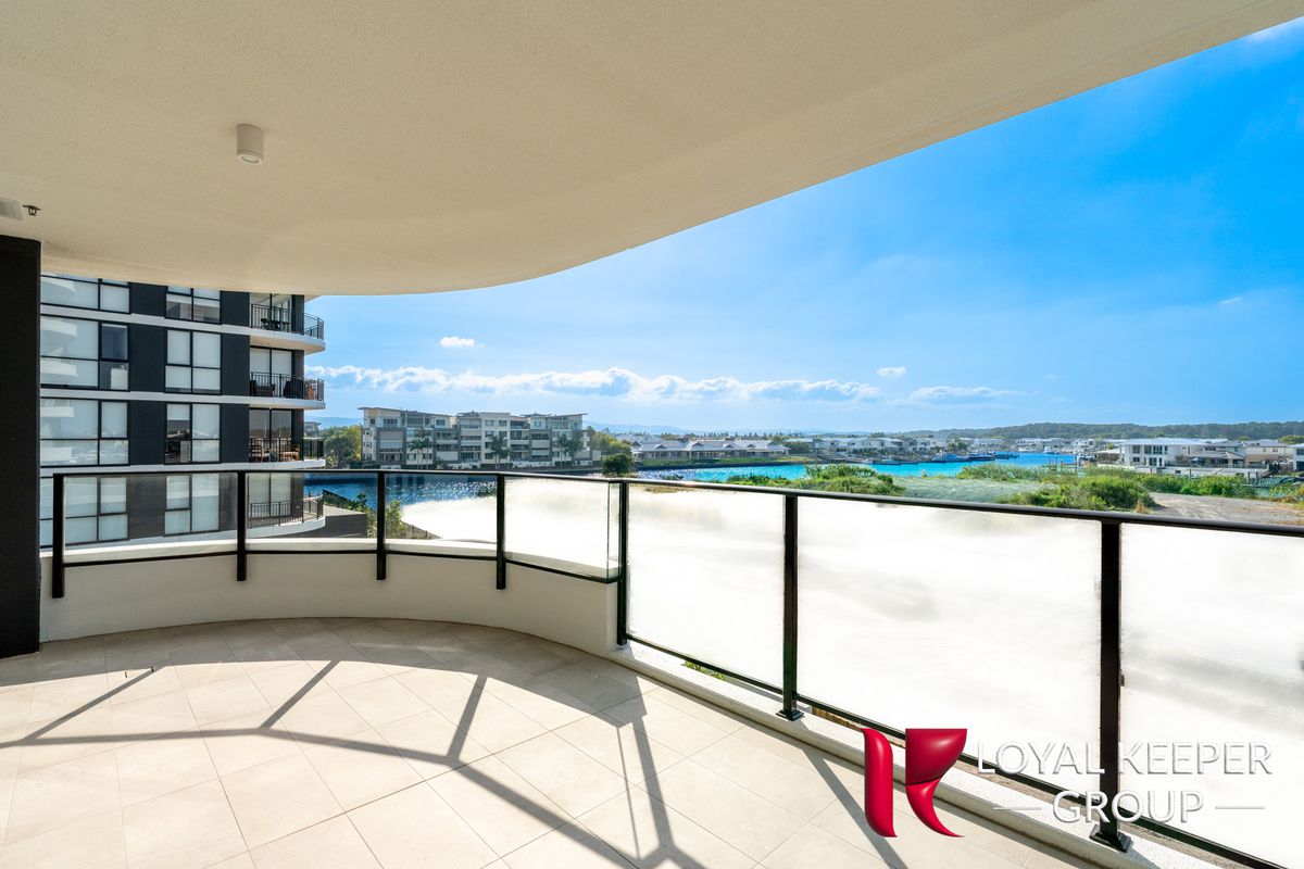 2301 / 10 Sickle Avenue, Hope Island