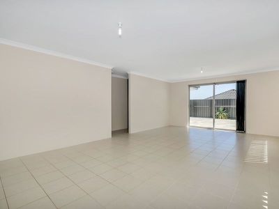 17 Cooloola Chase, Yanchep