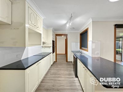 8 Edinburgh Avenue, Dubbo