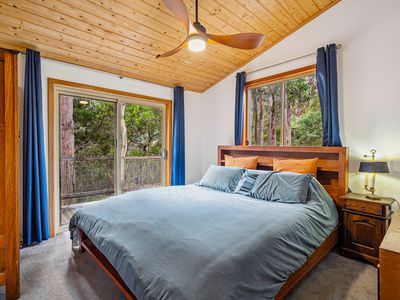 733 Denison Road, Lonnavale