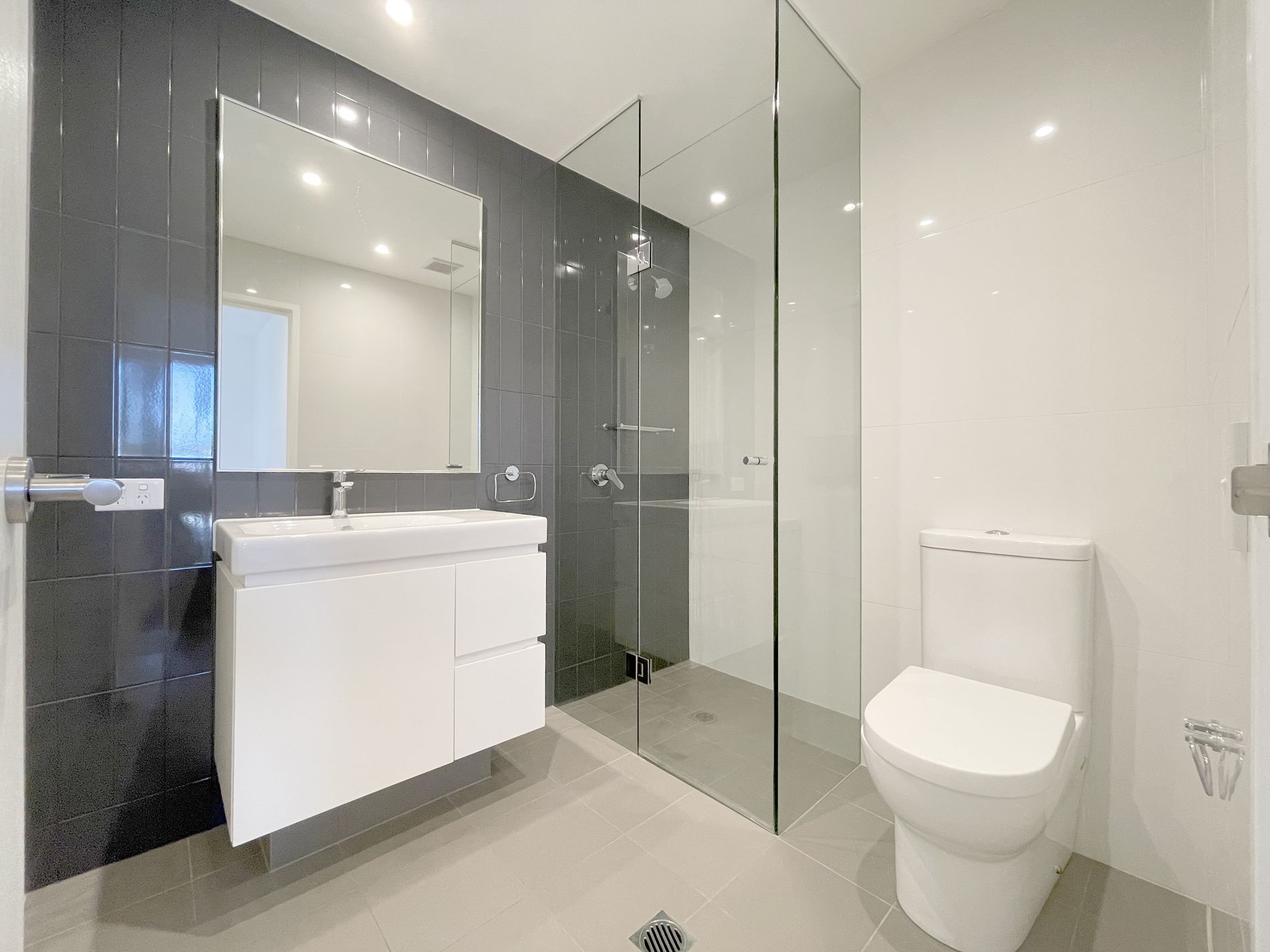 603 / 17 Grattan Close, Forest Lodge