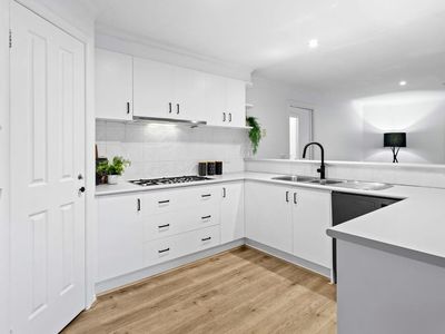 8 Little Acre Cl, Langwarrin