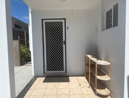 Townhouse in the heart of Coolum Beach image 14