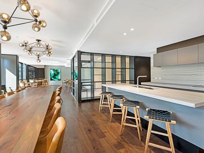 1913 / 70 Southbank Boulevard, Southbank