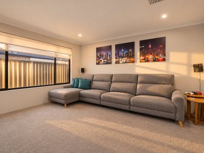 18 Barclay Way, Piara Waters