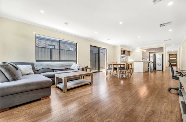 61 Featherwood Crescent, Craigieburn