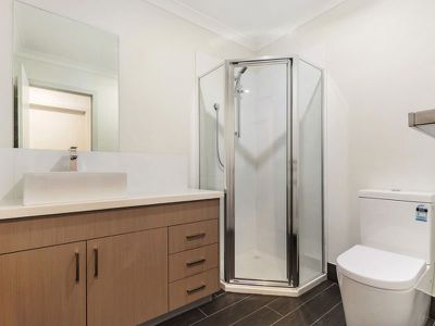 Unit 2 / 738 Elgar Road, Doncaster