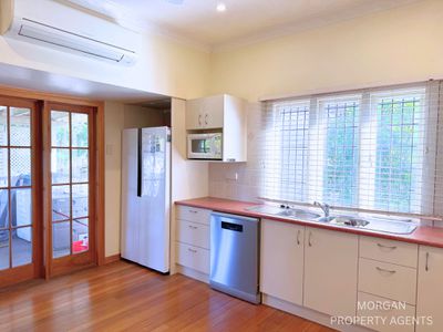997 Logan Road, Holland Park West