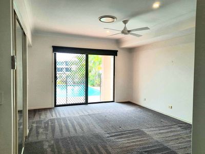 35 Ferrymans Court, Helensvale