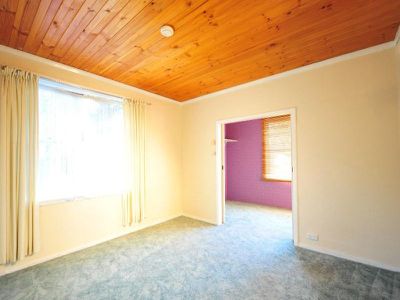 1 WARSAW CRESCENT, Wodonga
