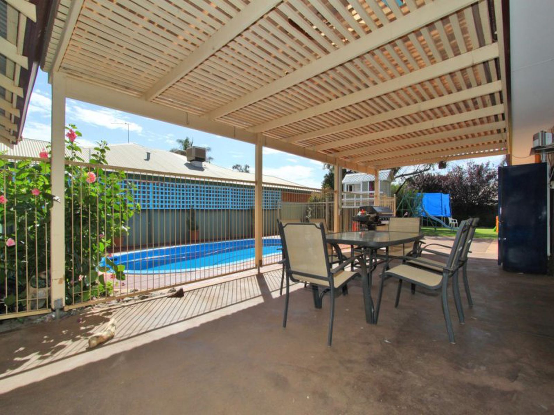 7 Heston Court, Somerville