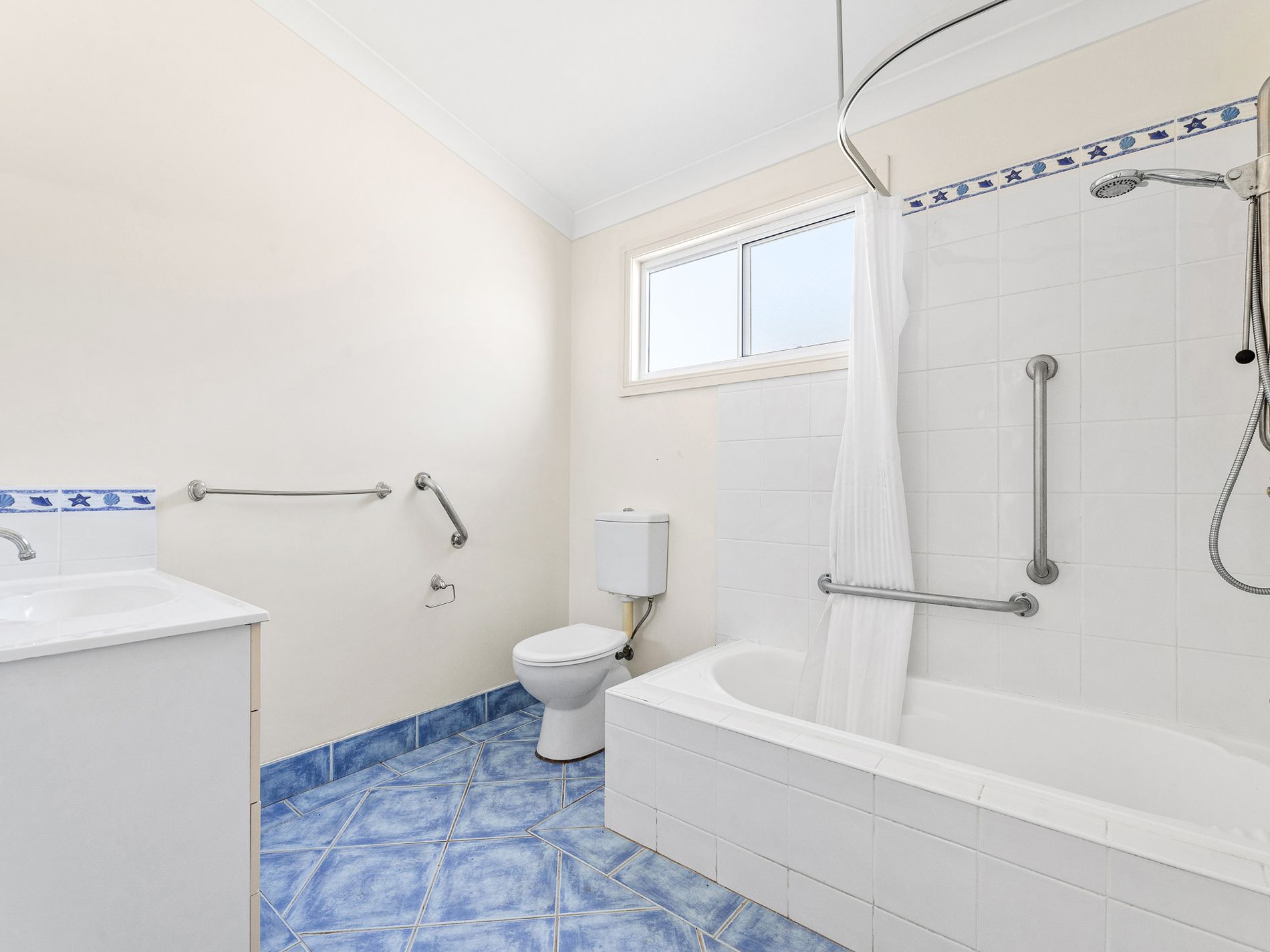 j15 / 48 Princes Highway, Narooma