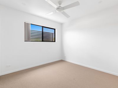 3 / 11 University Road, Mitchelton