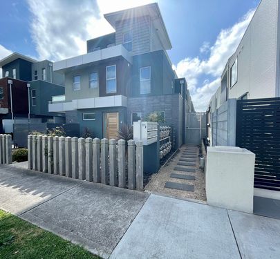 13 / 4-6 Winifred Street, Essendon