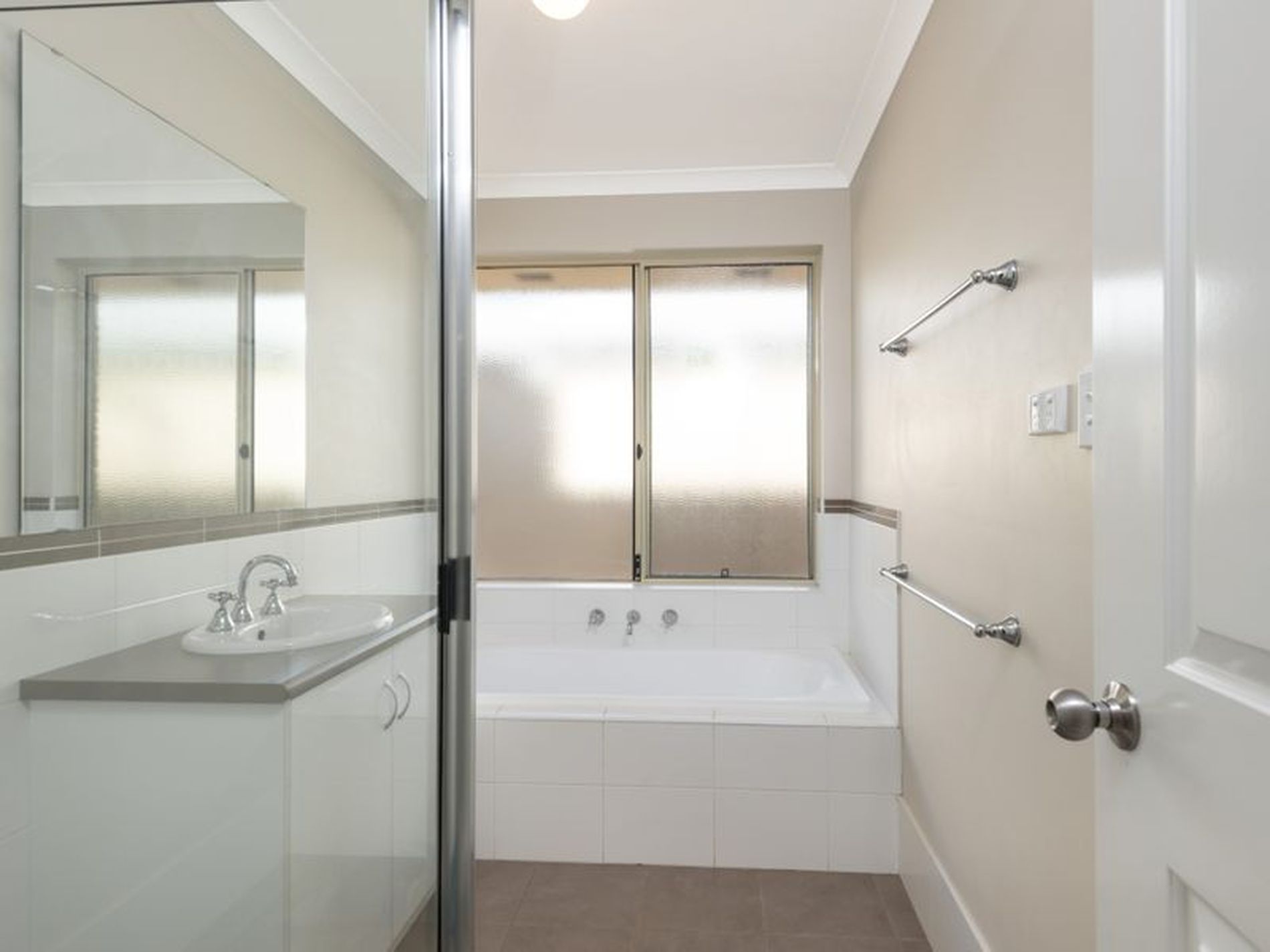 2 Matthews Way, Somerville