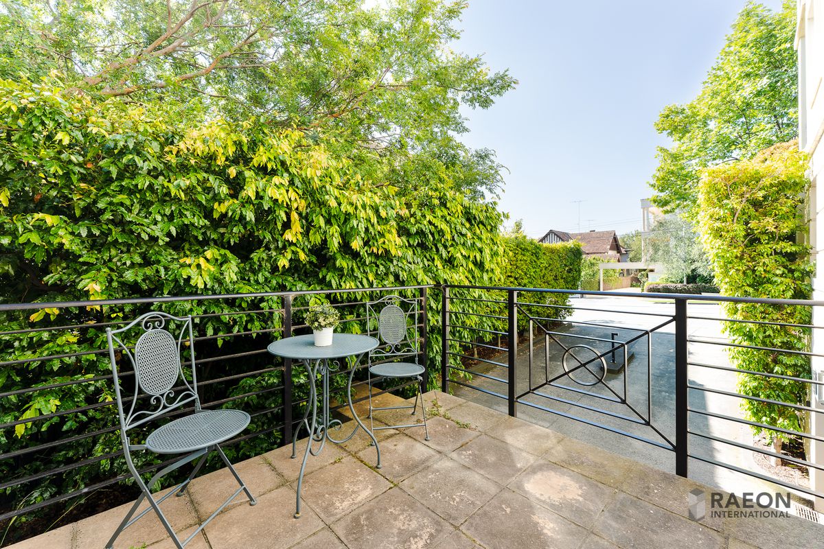 2 / 380 Toorak Road, South Yarra