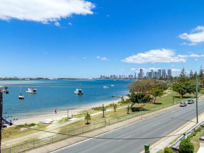 6  250 Marine Parade, Labrador