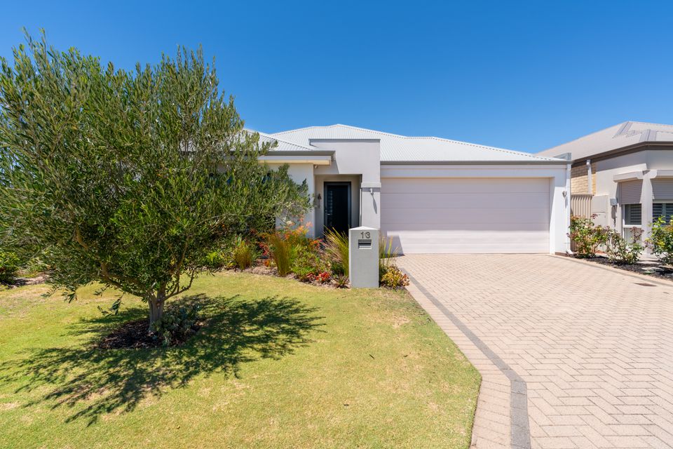 13 Coniston Bend, Waikiki