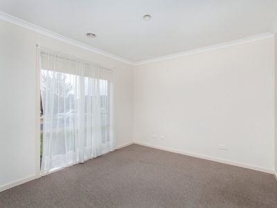 82 Barrington Lane, Sunbury