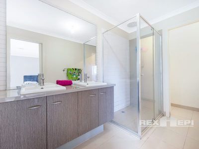 78 Mannavue Boulevard, Cranbourne North