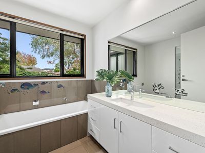 52 Headingley Road, Mount Waverley