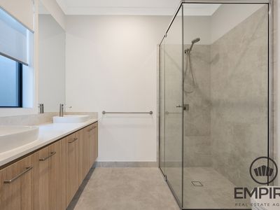 128 Yeungroon Blvd, Clyde North