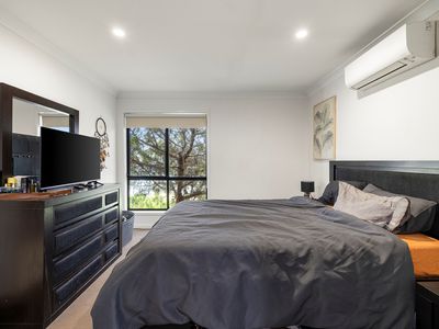 4 McInnes Crescent, Glenvale